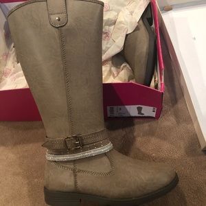 Girls boots brand new in box